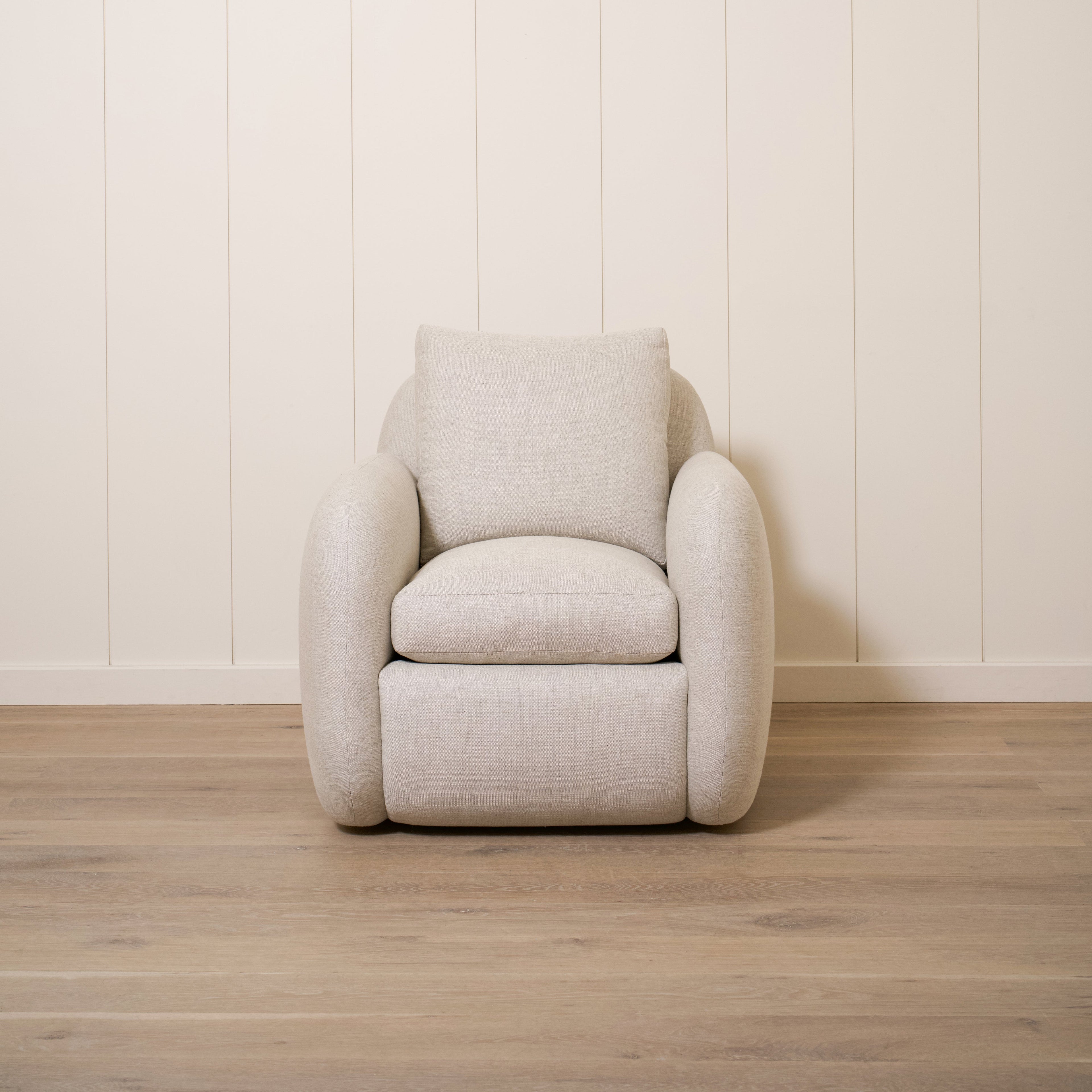 Chaise Miller