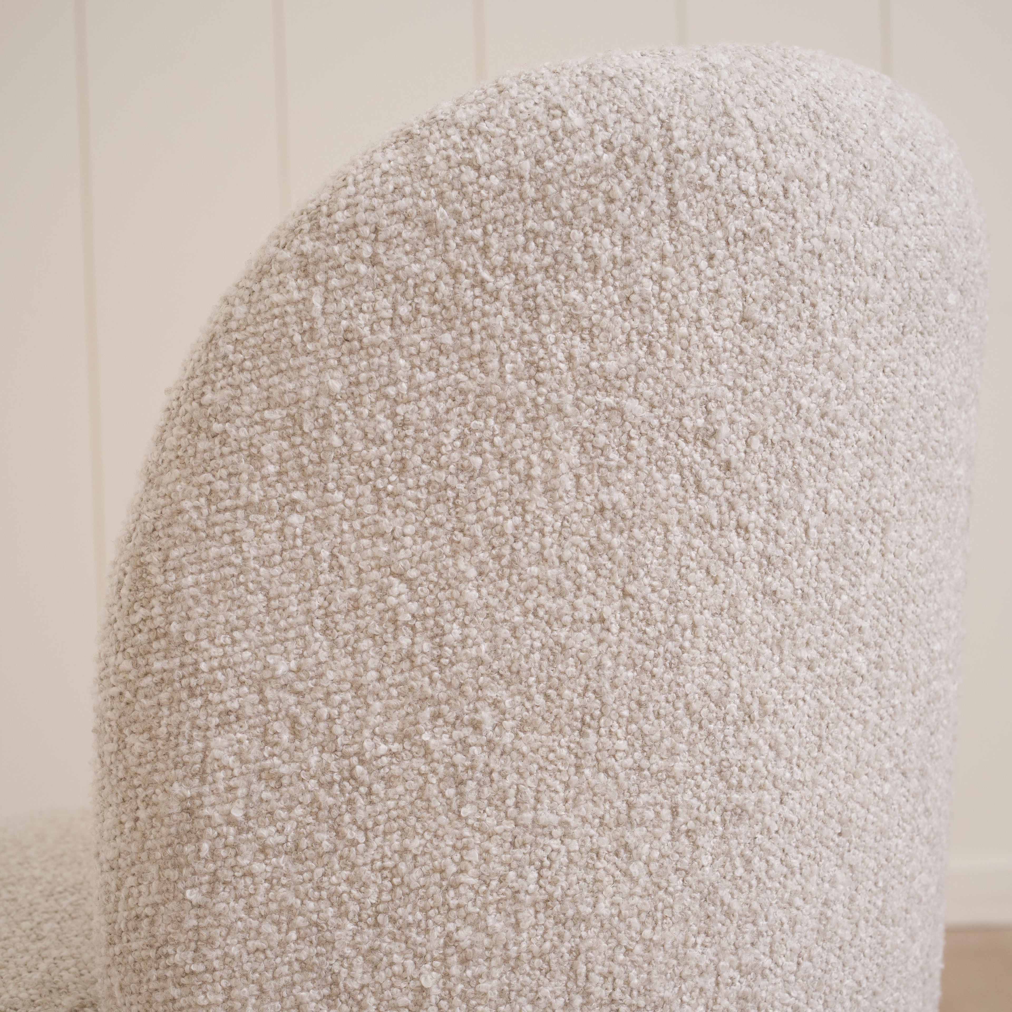 Chaise Blythe