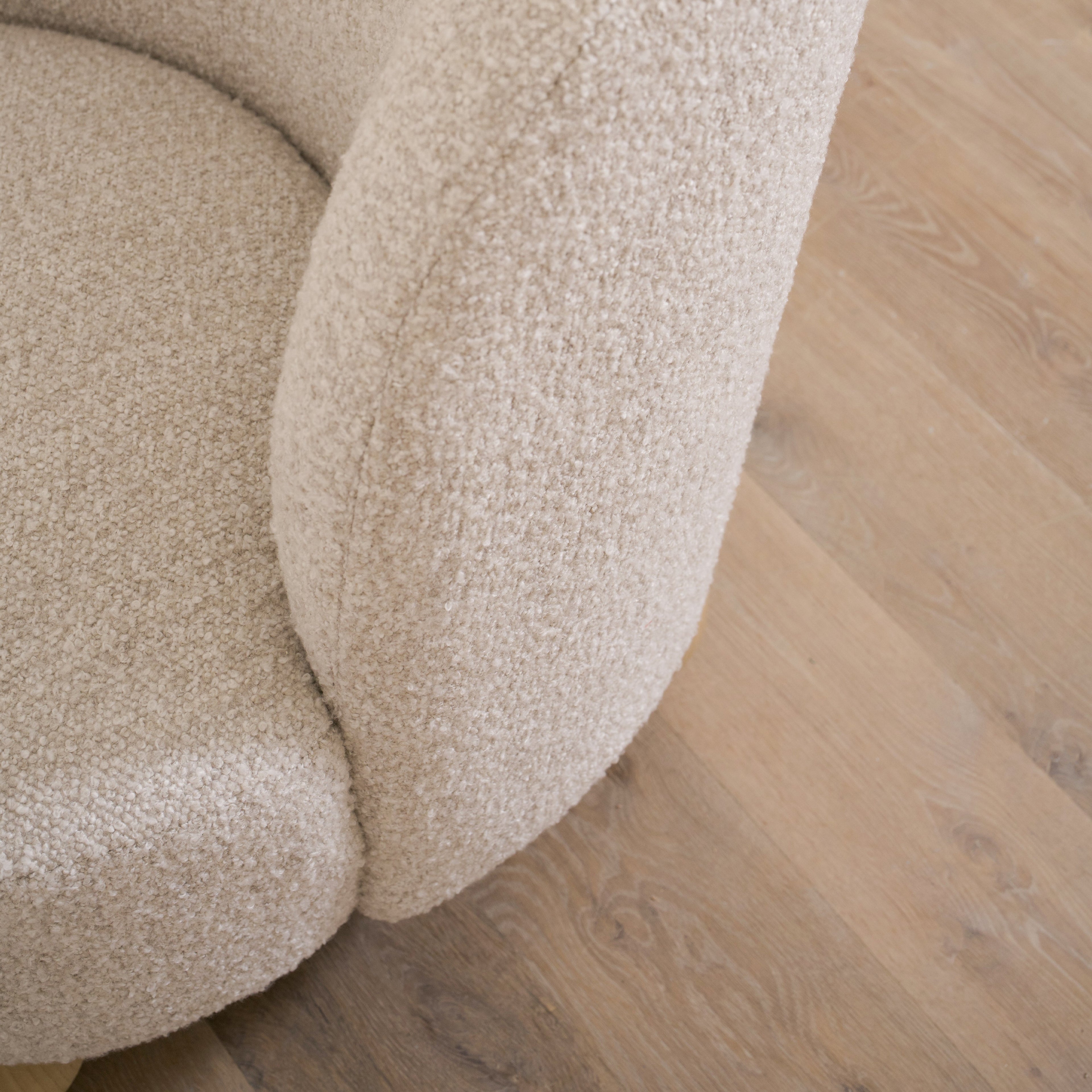 Chaise Blythe