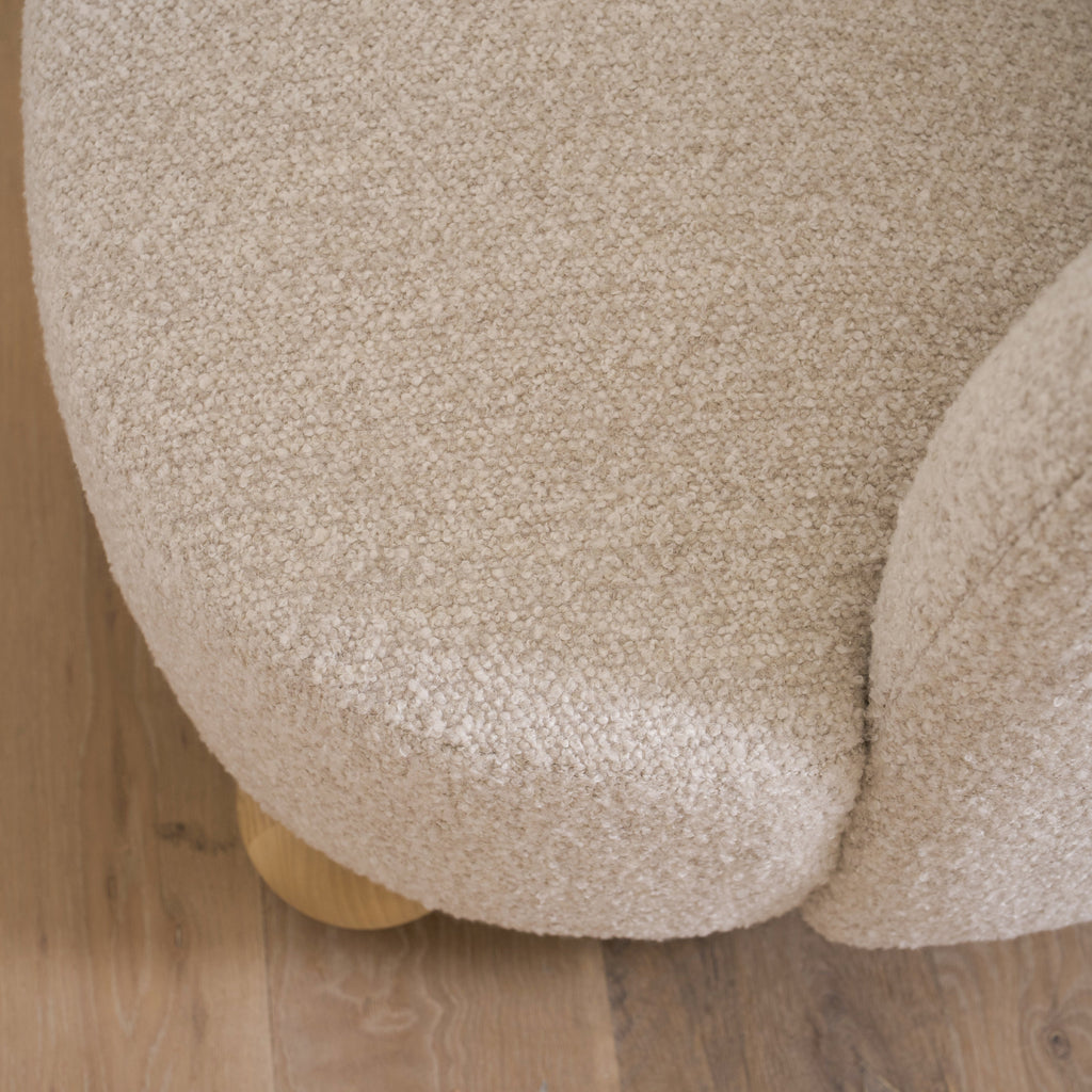 Chaise Blythe