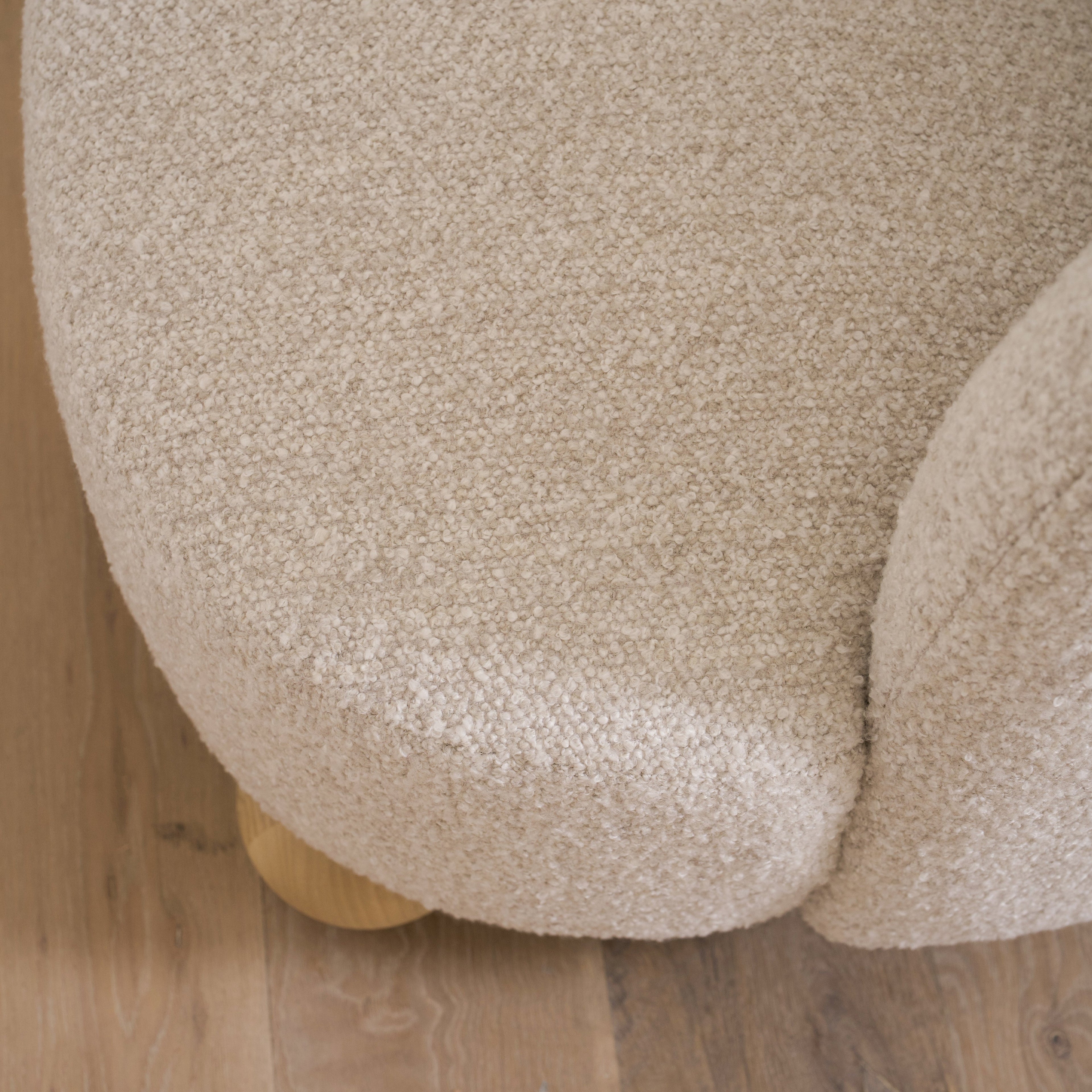 Chaise Blythe