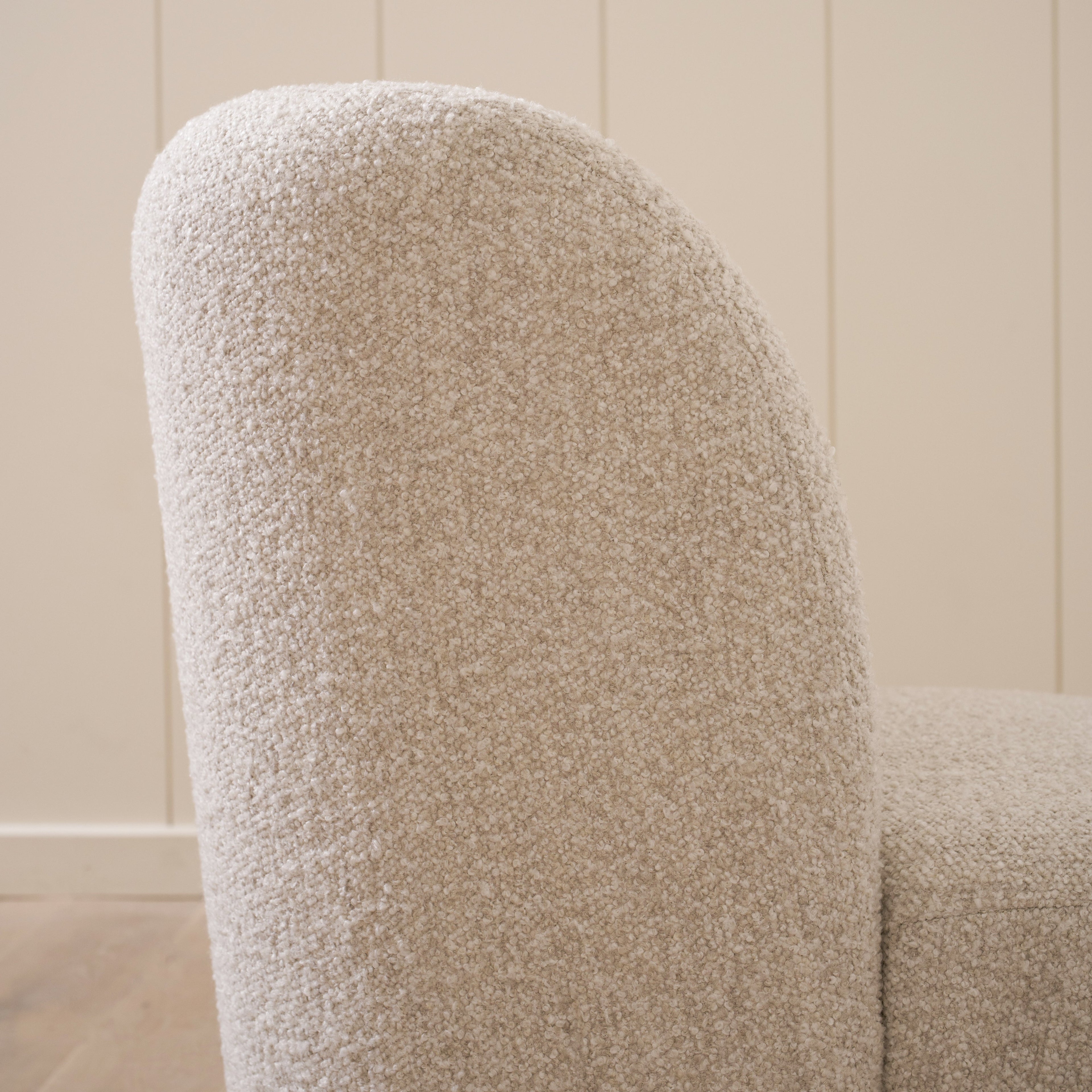 Chaise Blythe