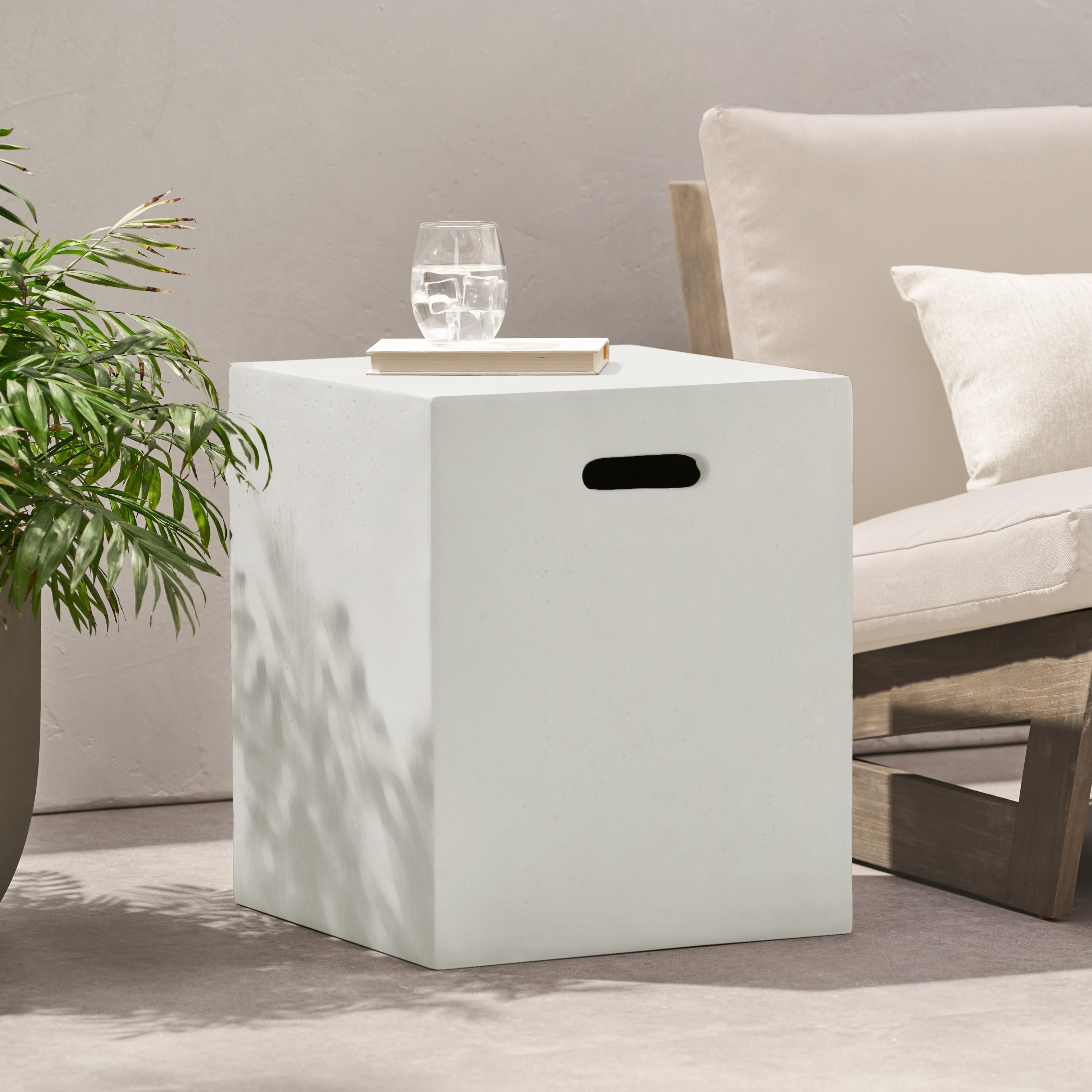 Christopher Knight Home - Table d'appoint d'extérieur en béton léger Aidan