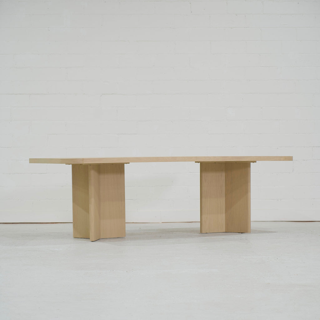 Philip - Table à manger à bords carrés