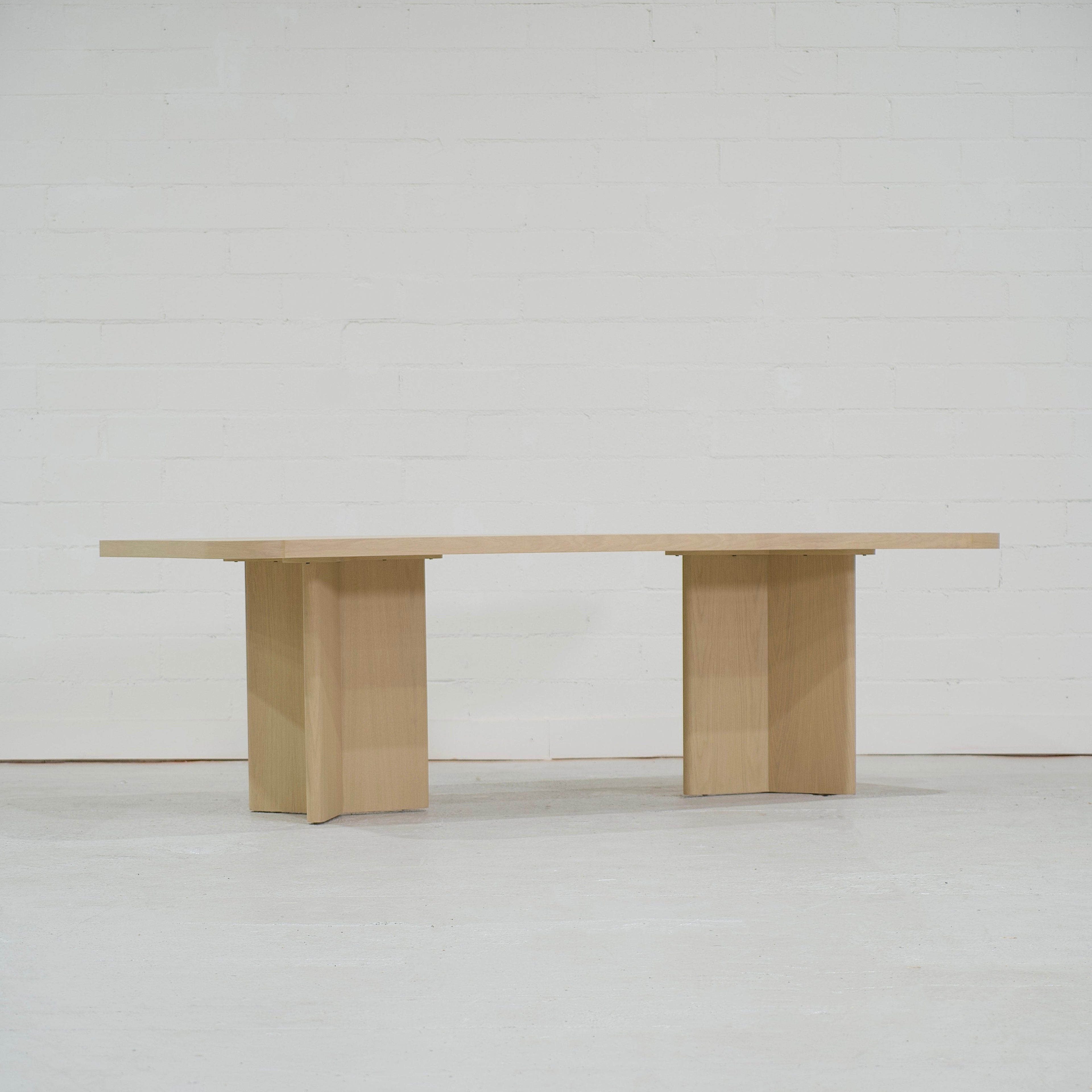Philip - Table à manger à bords carrés
