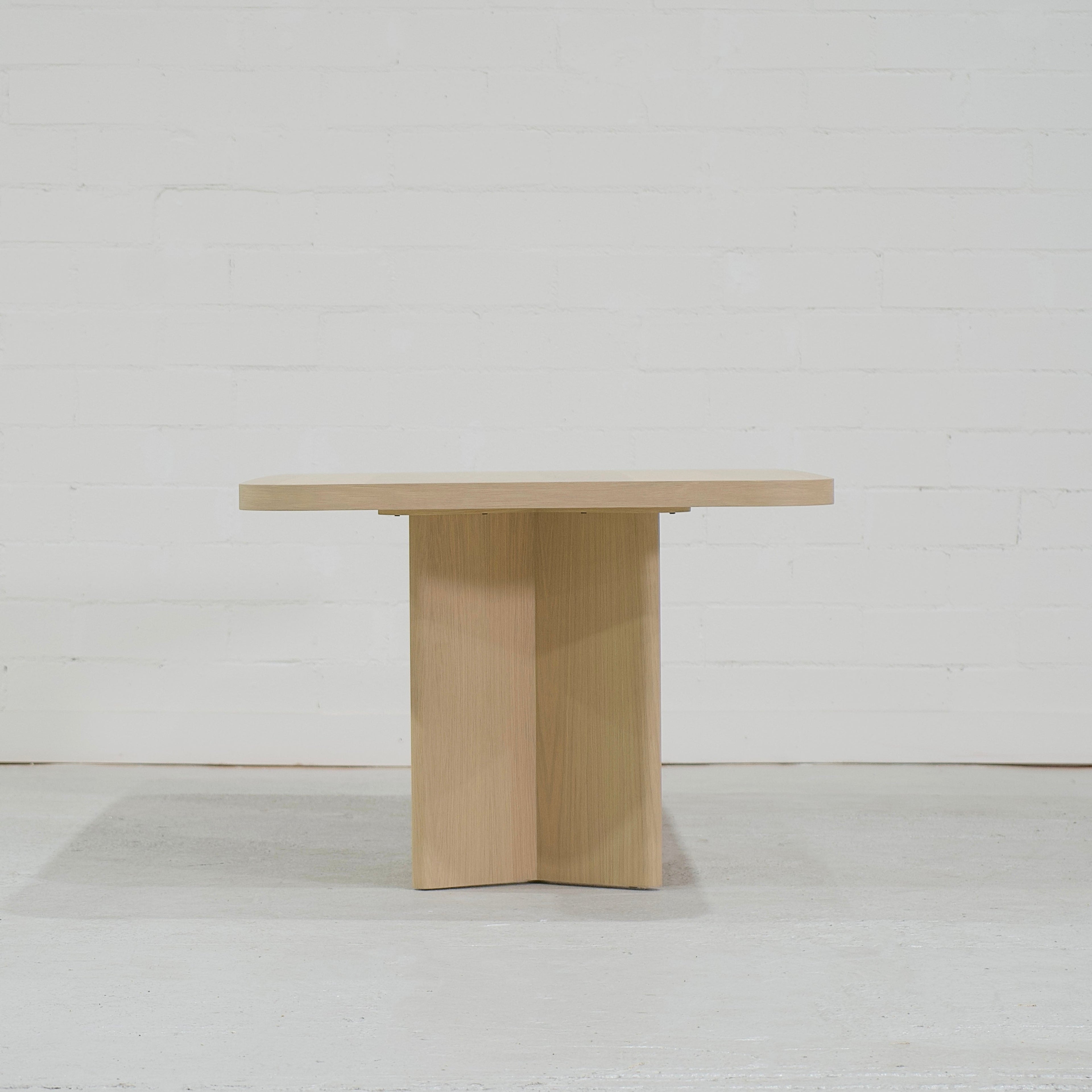 Philip - Table à manger à bords carrés