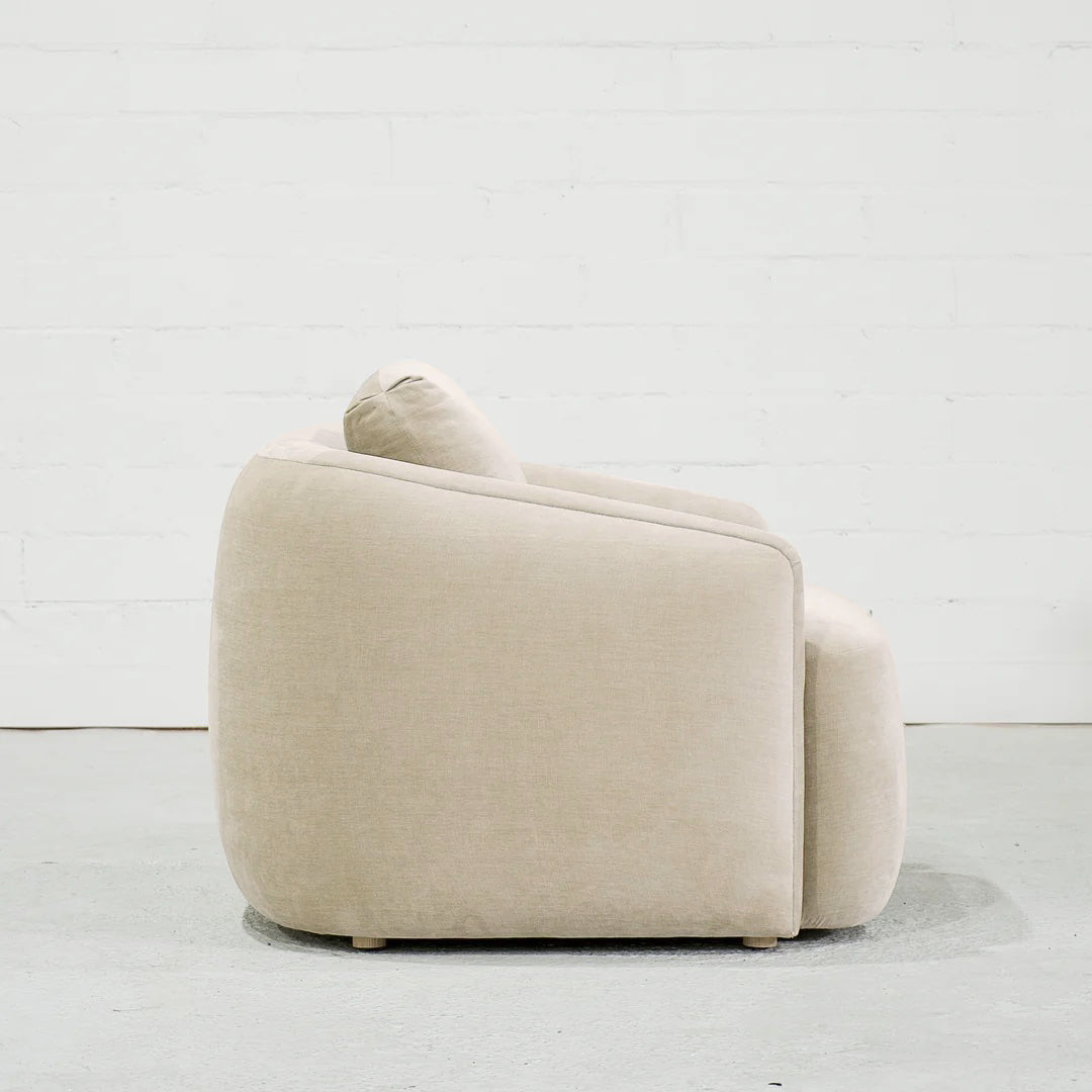 Chaise Easton