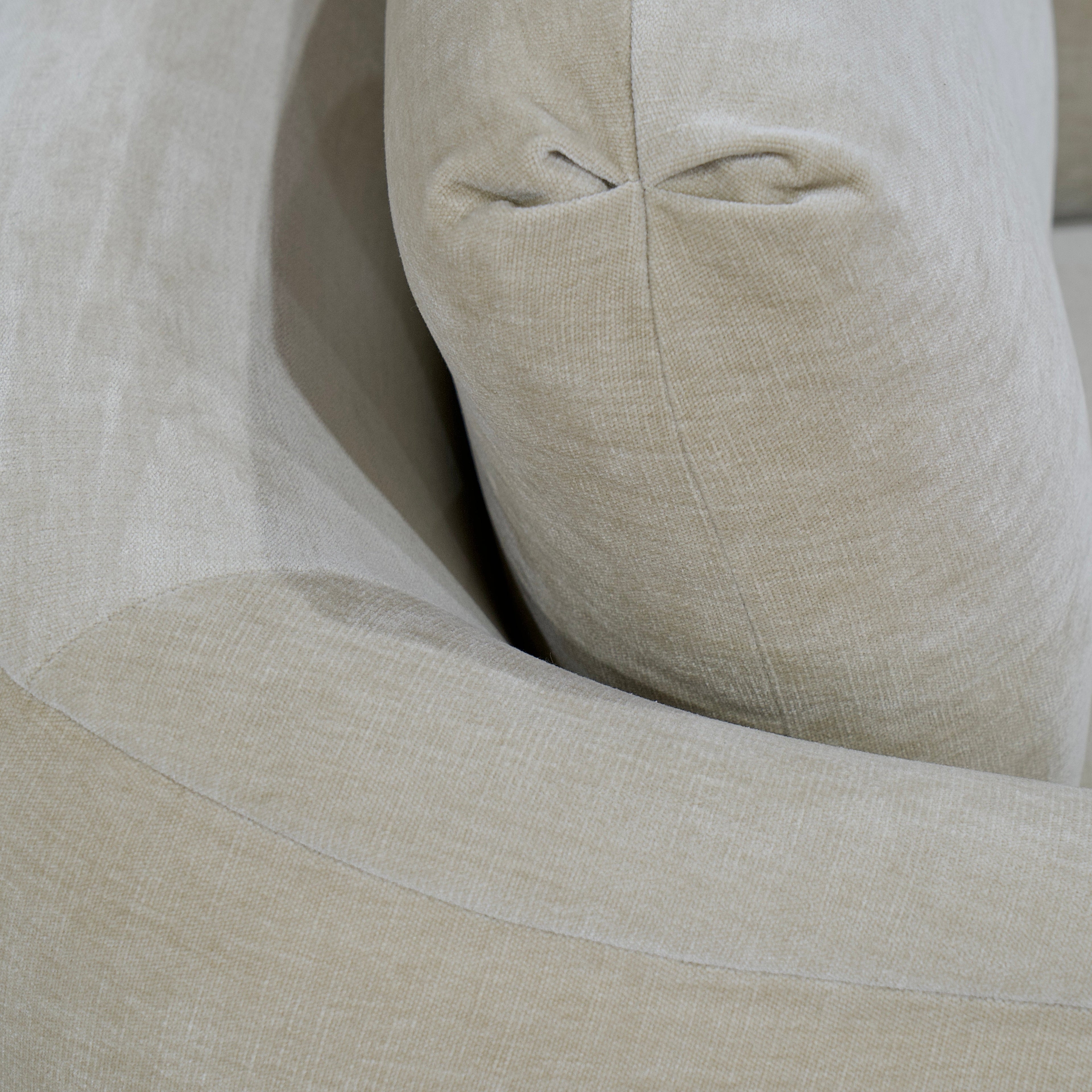 Chaise Easton