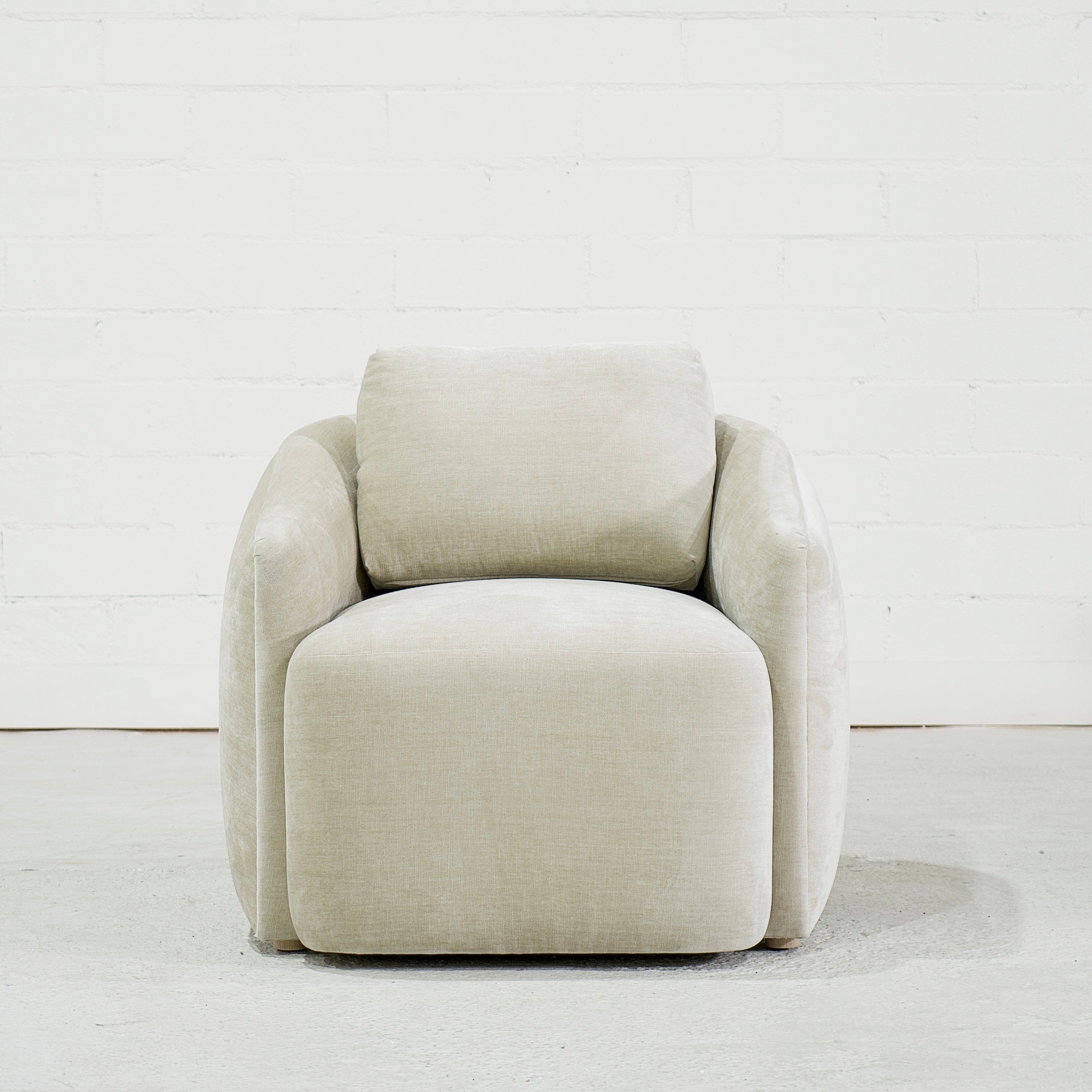 Chaise Easton