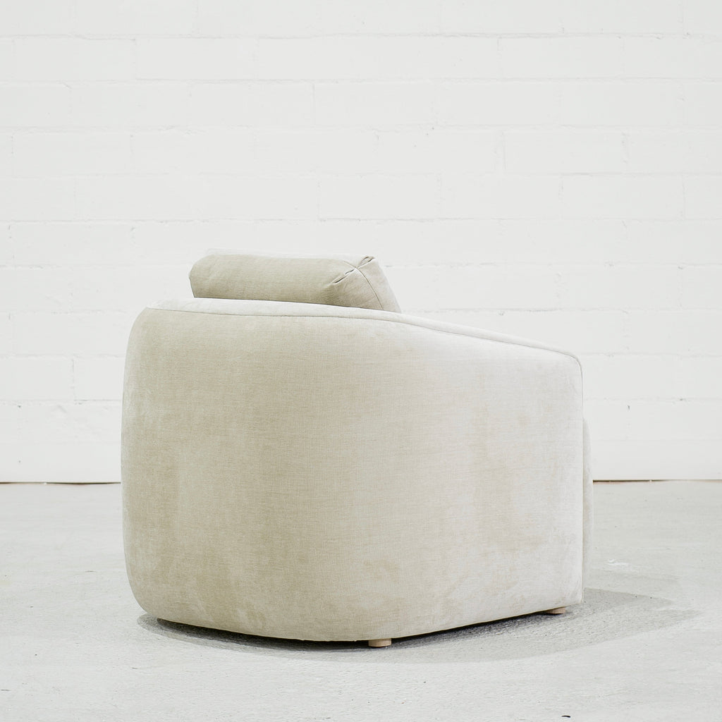 Chaise Easton