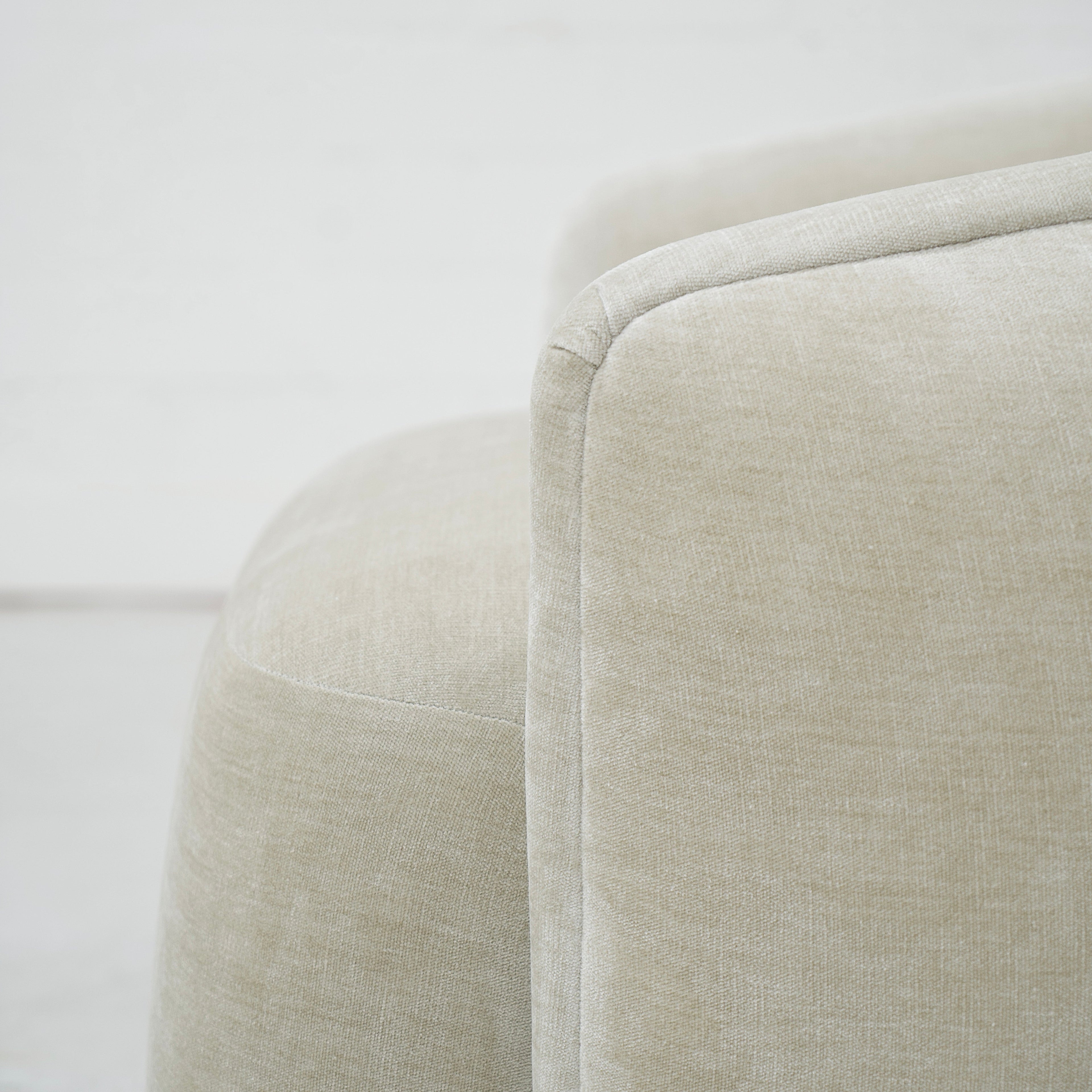 Chaise Easton