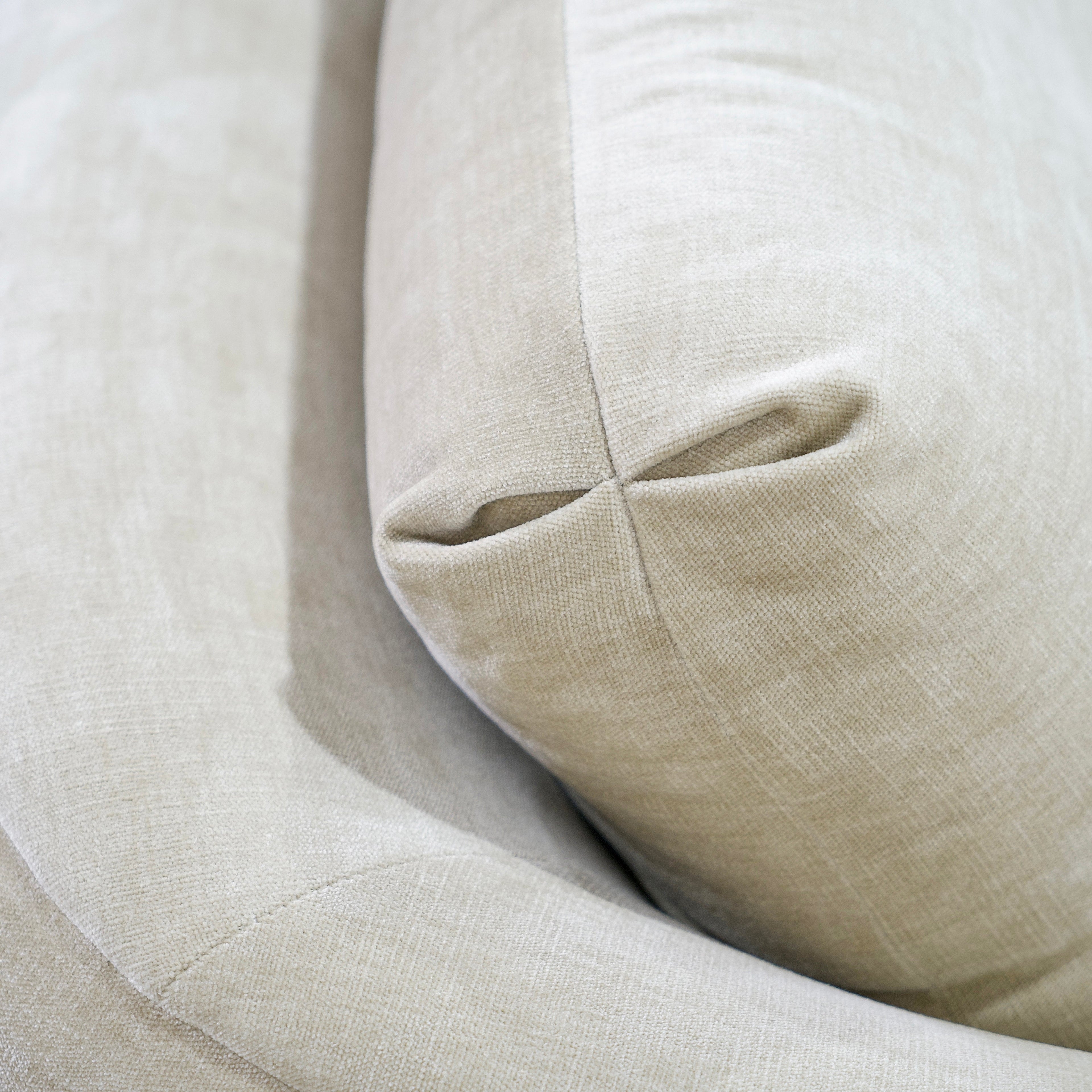 Chaise Easton
