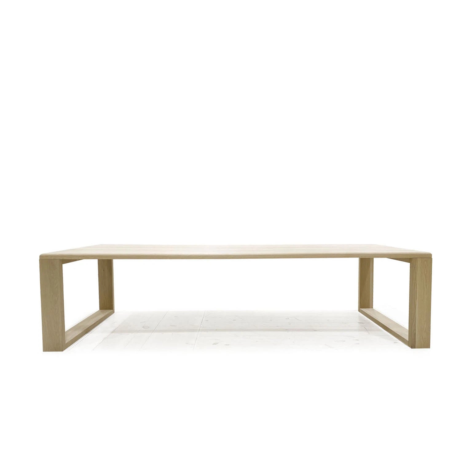 Table à manger avec affiche