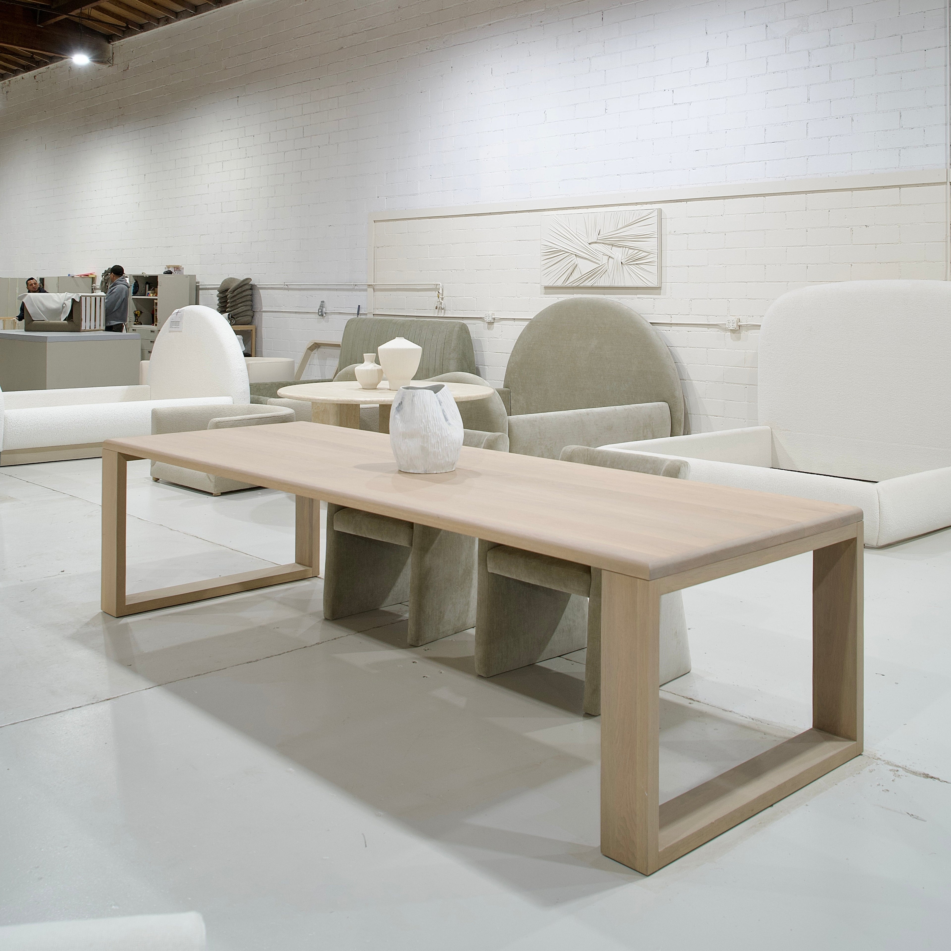 Table à manger avec affiche
